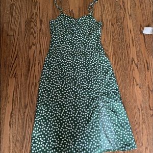 Beautiful green midi dress!